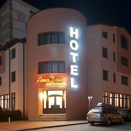 Hotel AmaDeus Focşani Buitenkant foto