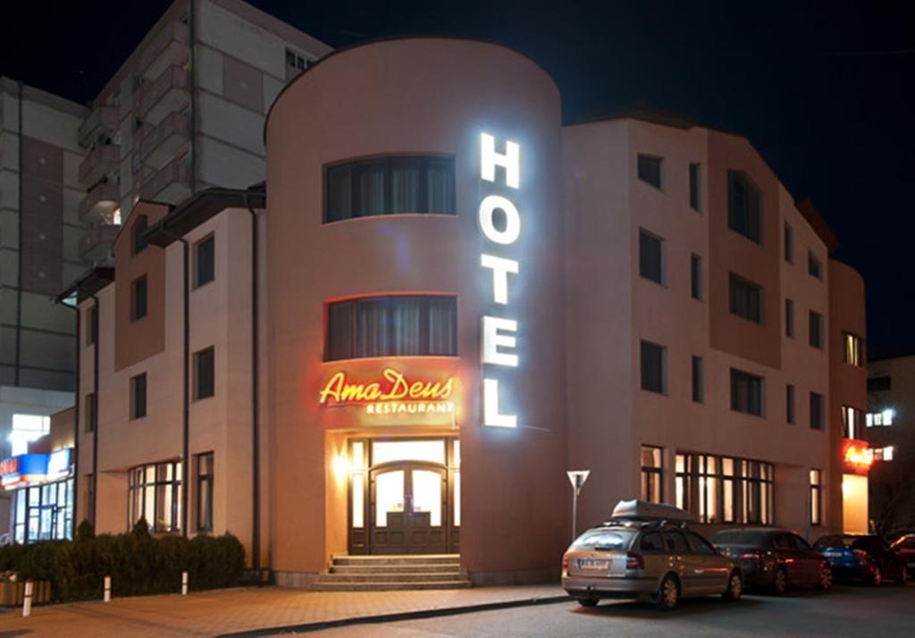 Hotel AmaDeus Focşani Buitenkant foto